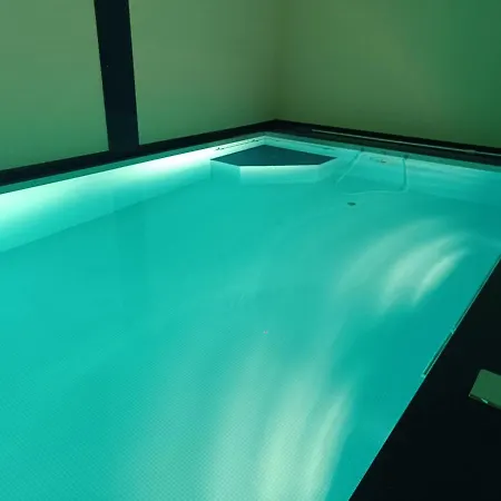 Apartment Serenity: Luxurious Retreat With Pool, Sauna, And Vip Services *